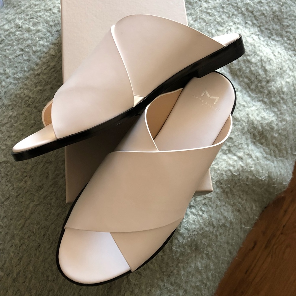 NIB Marc Fisher Idinia Slides